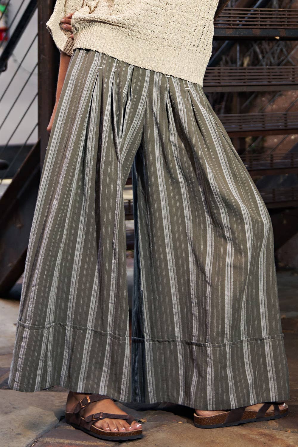 STRIPE WIDE LEG CROP PANTS