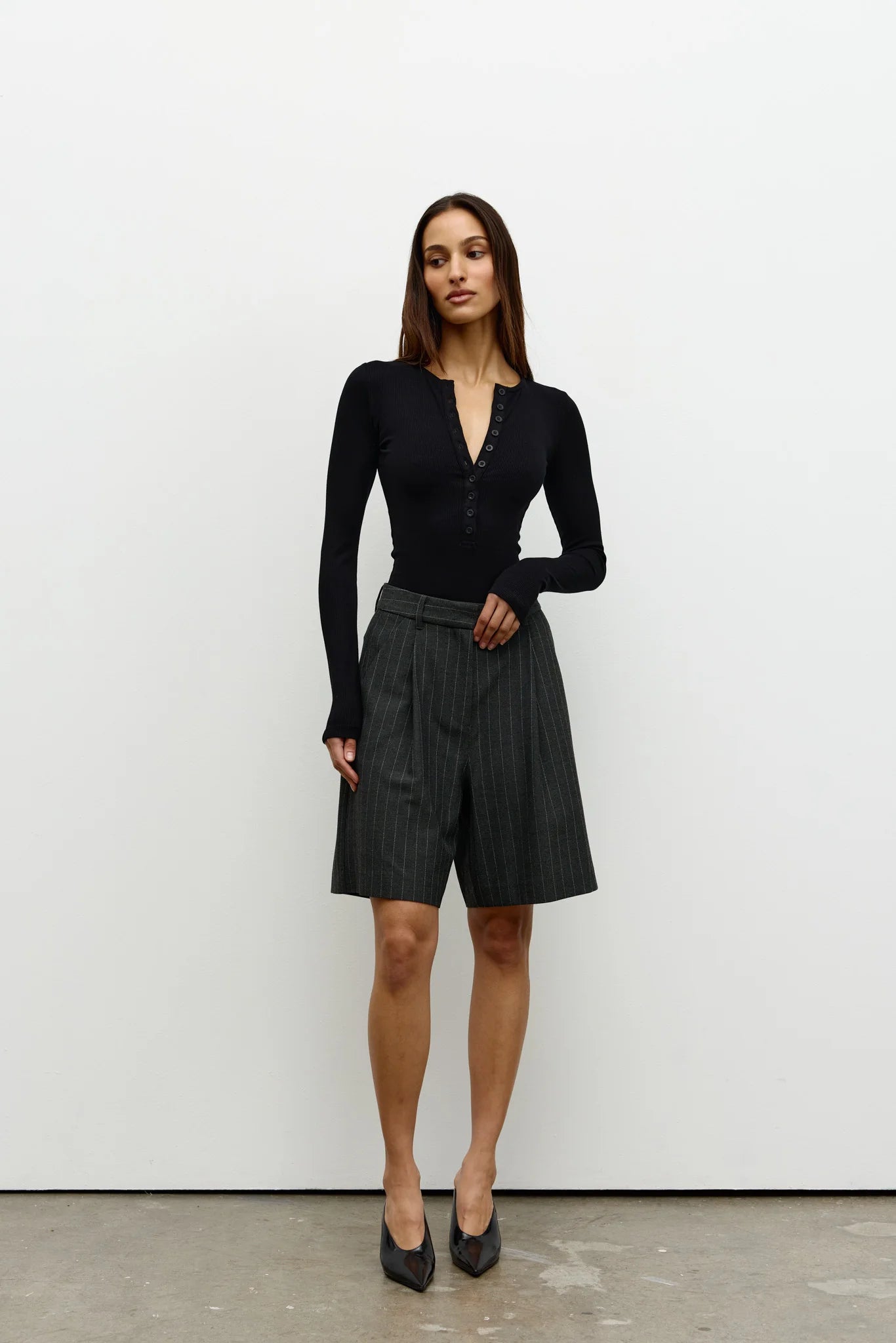 MIKA SHORT - STONE & PINSTRIPE