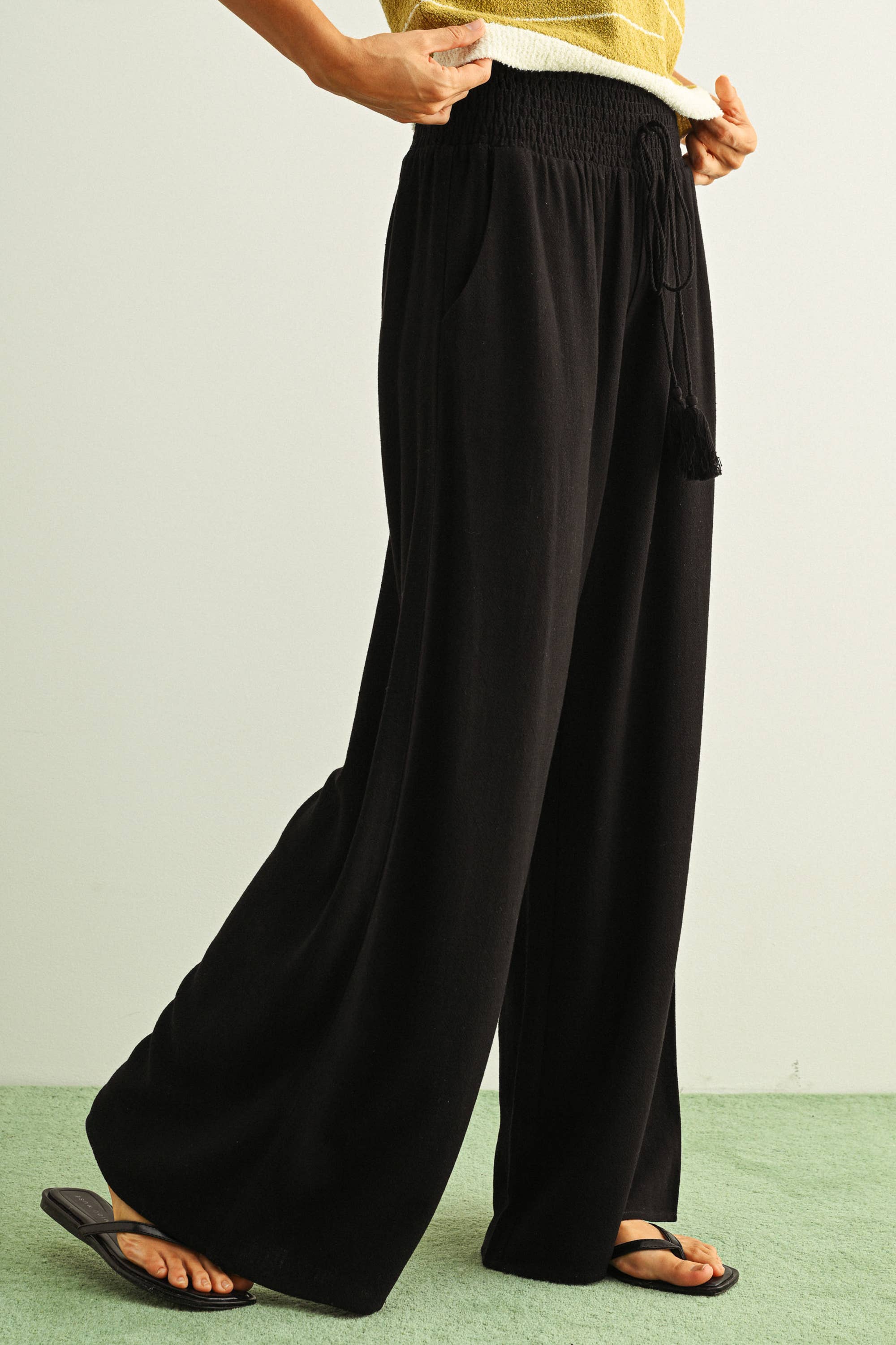 MMP469 COTTON LINEN SMOCKED WAIST PANTS WITH TASSEL