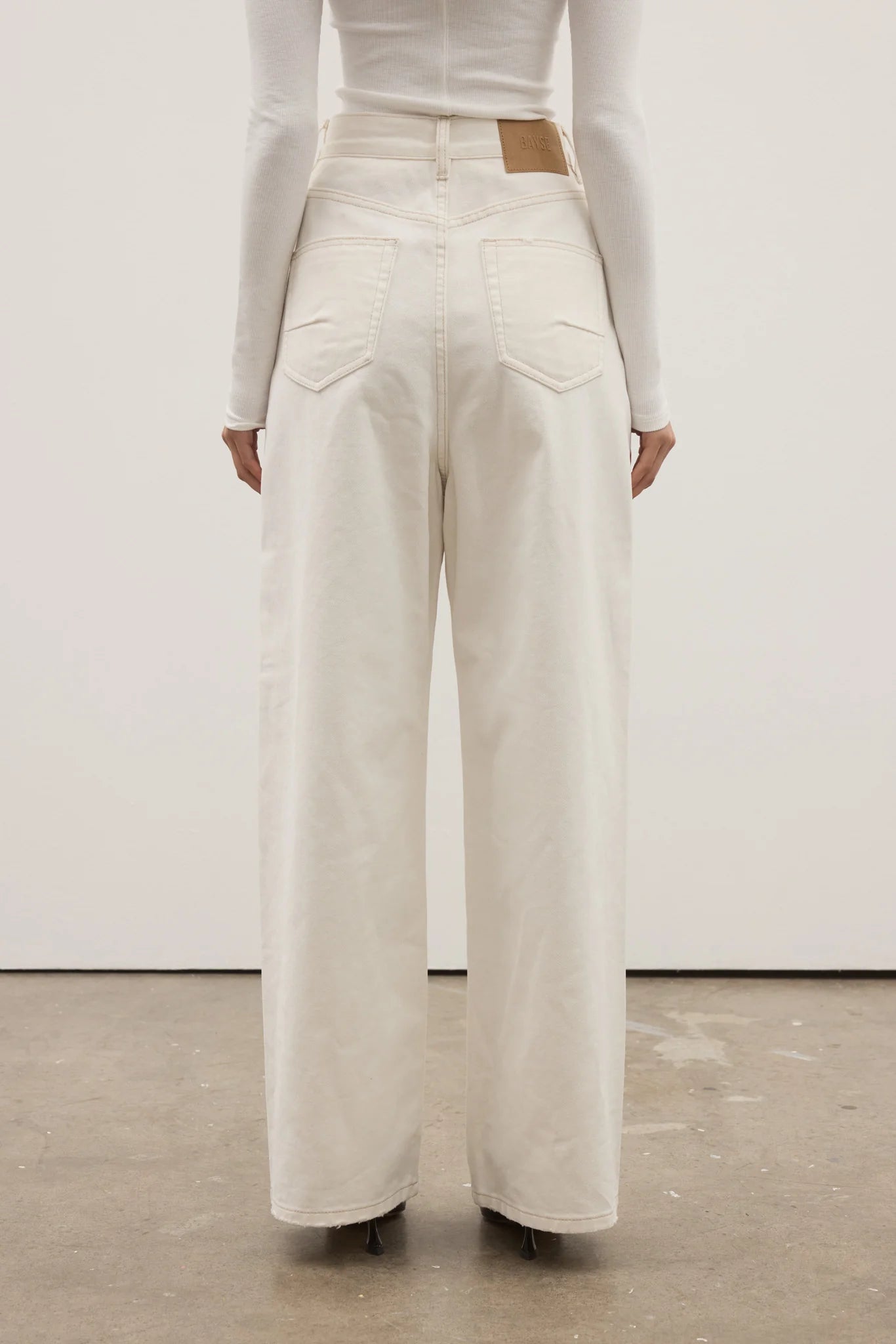 Regalia Jean – Geisha White