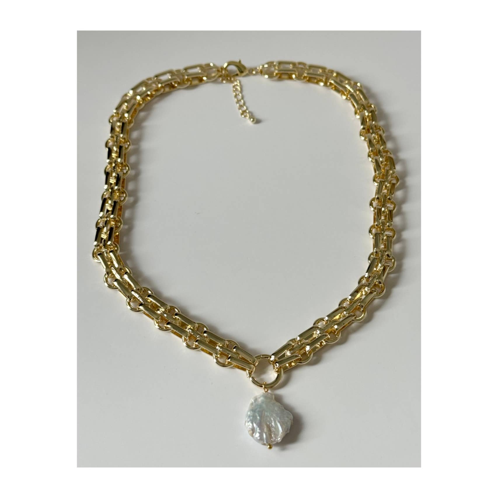 Ovo Pearl Chain Link Necklace