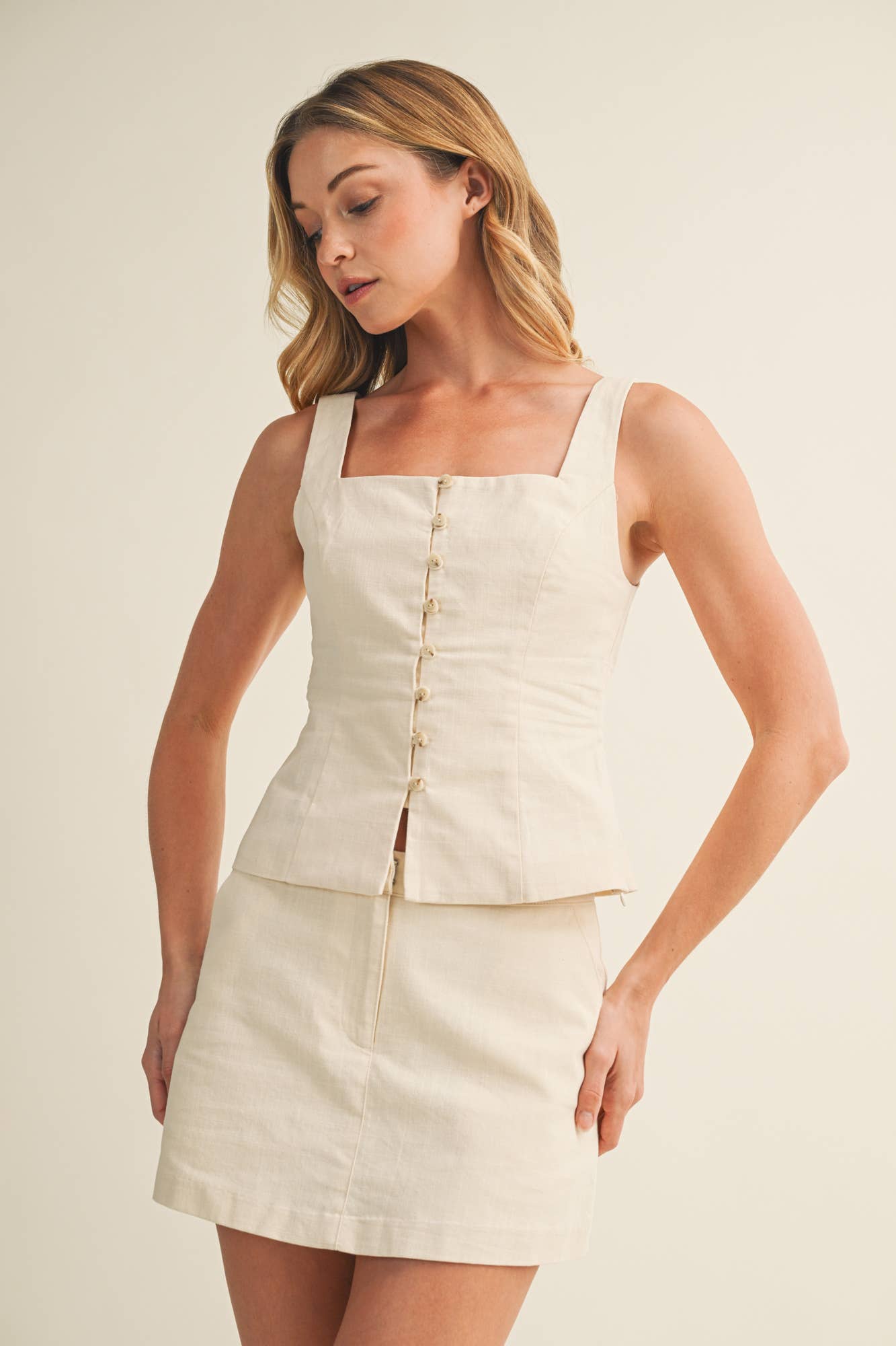 TAILORED SQUARE NECK BUTTON THROUGH TOP