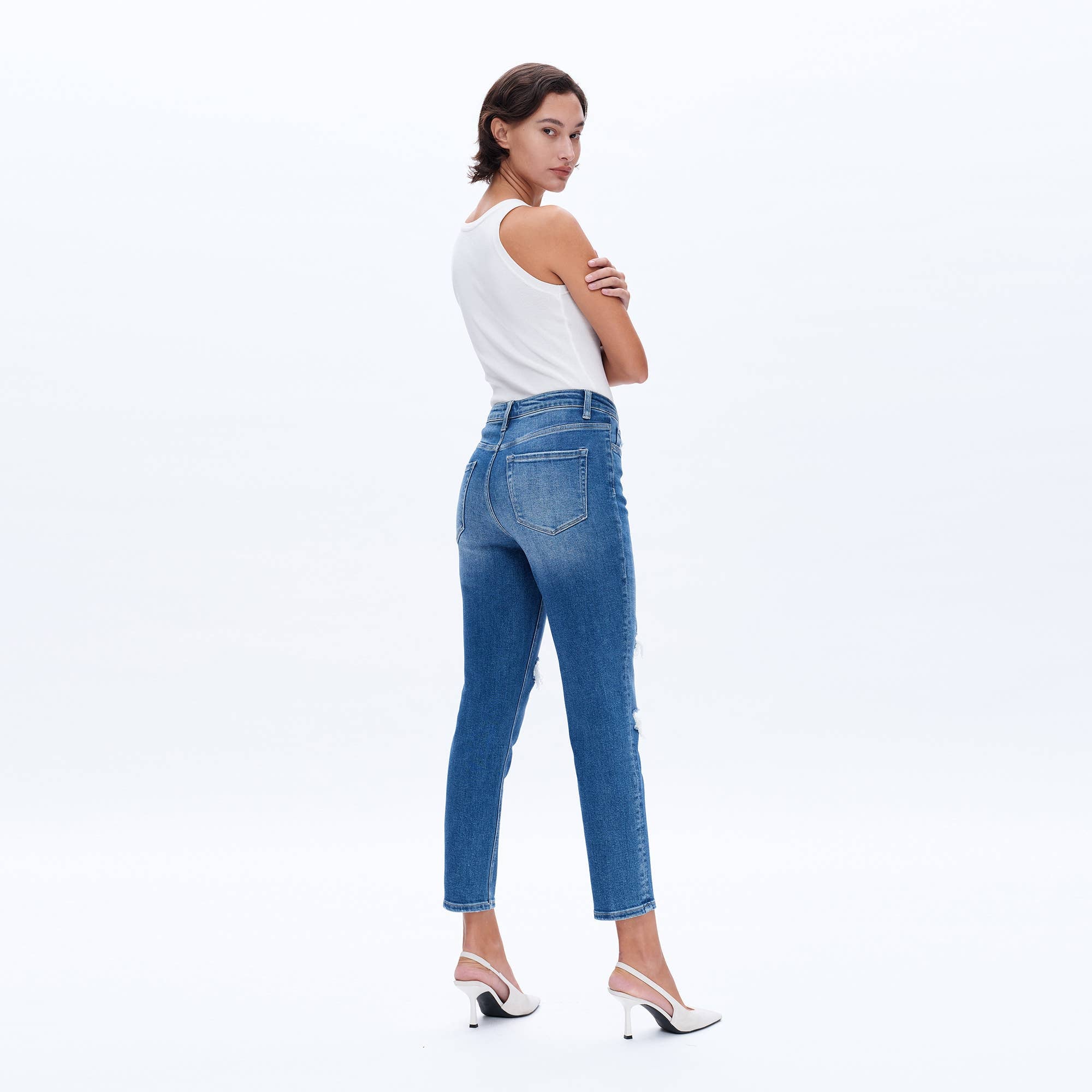 MID RISE MOM JEANS WITH FINISHED HEM BYM3009