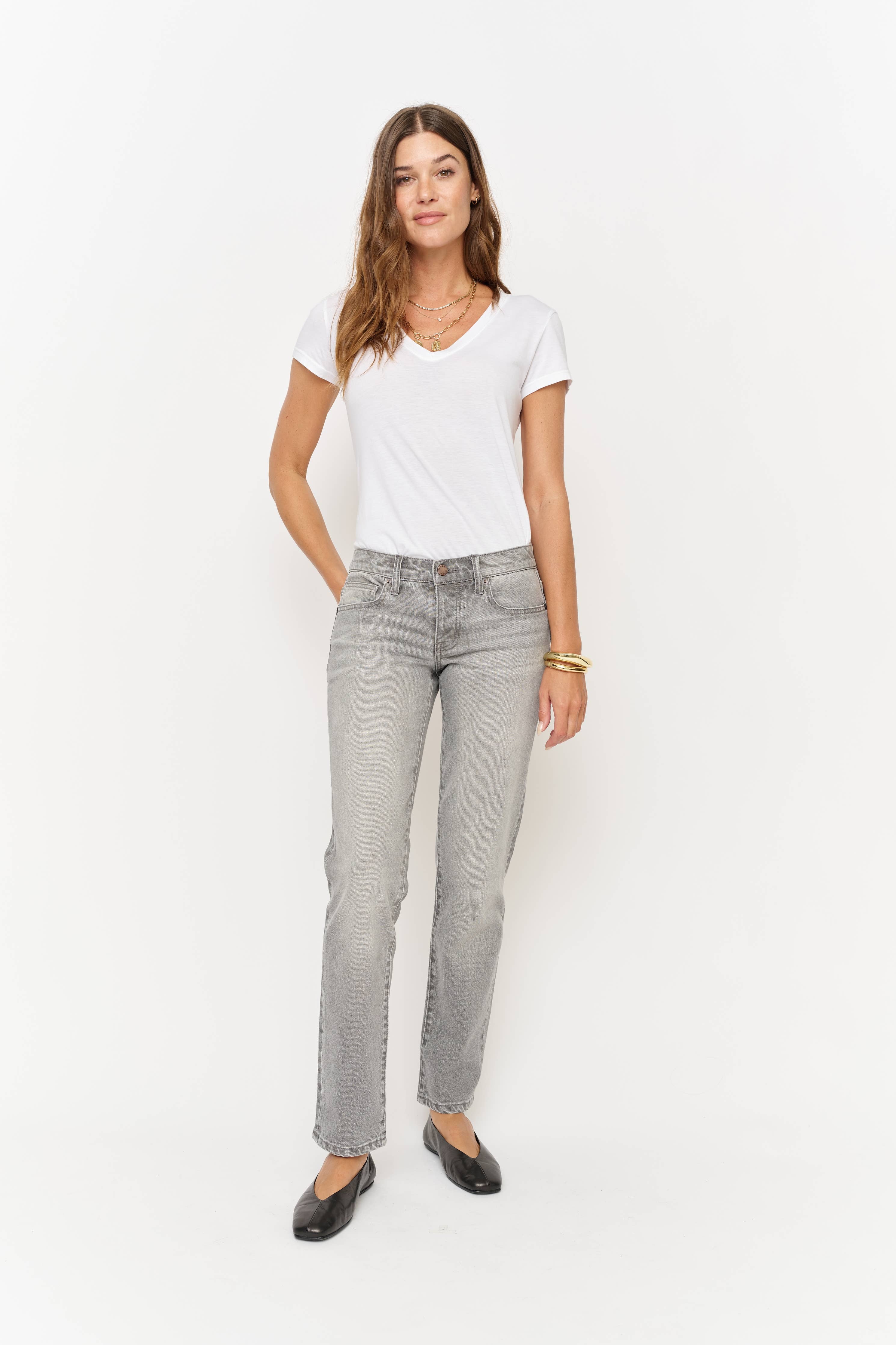 Chester Low Rise Slim Straight Medium Grey Worn