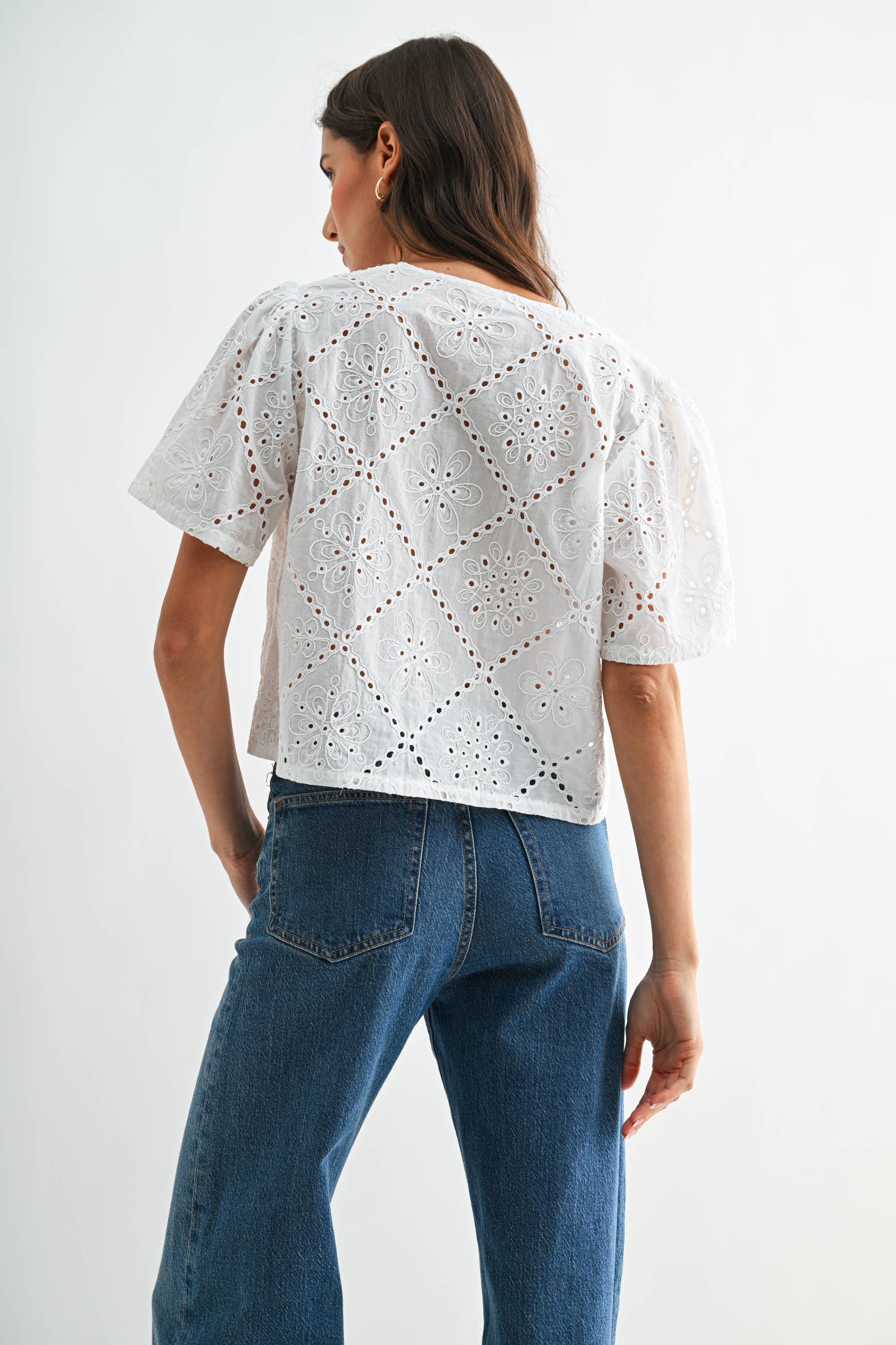 CMT26708 White Broderie Anglaise Short Sleeve Blouse