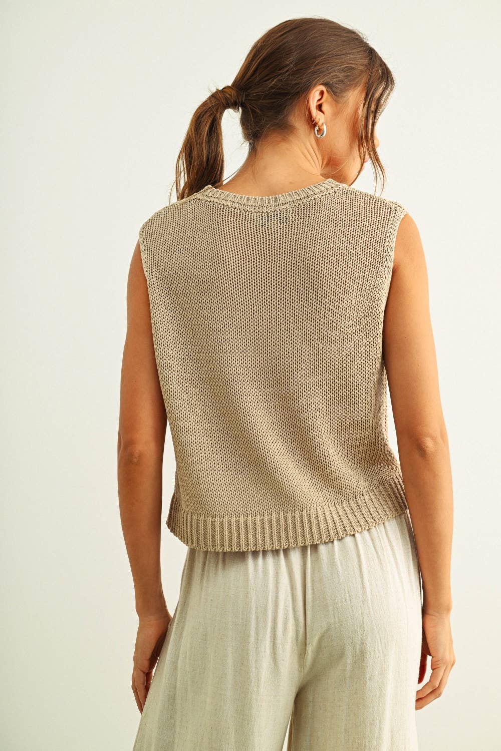 T6342 SLEEVELESS KNITTED TOP - STONE