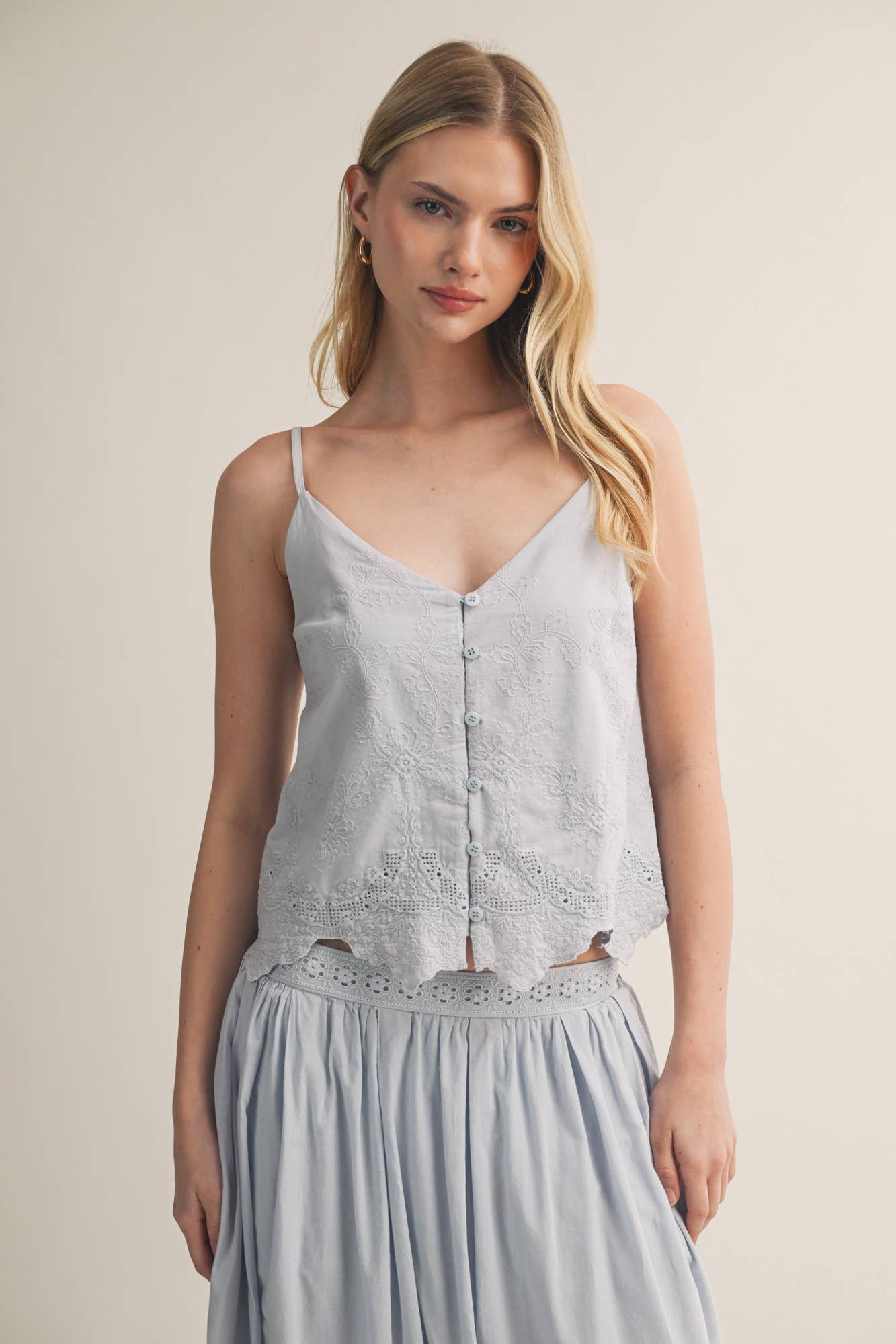 EMBROIDERED SCALLOP HEM CAMI TOP