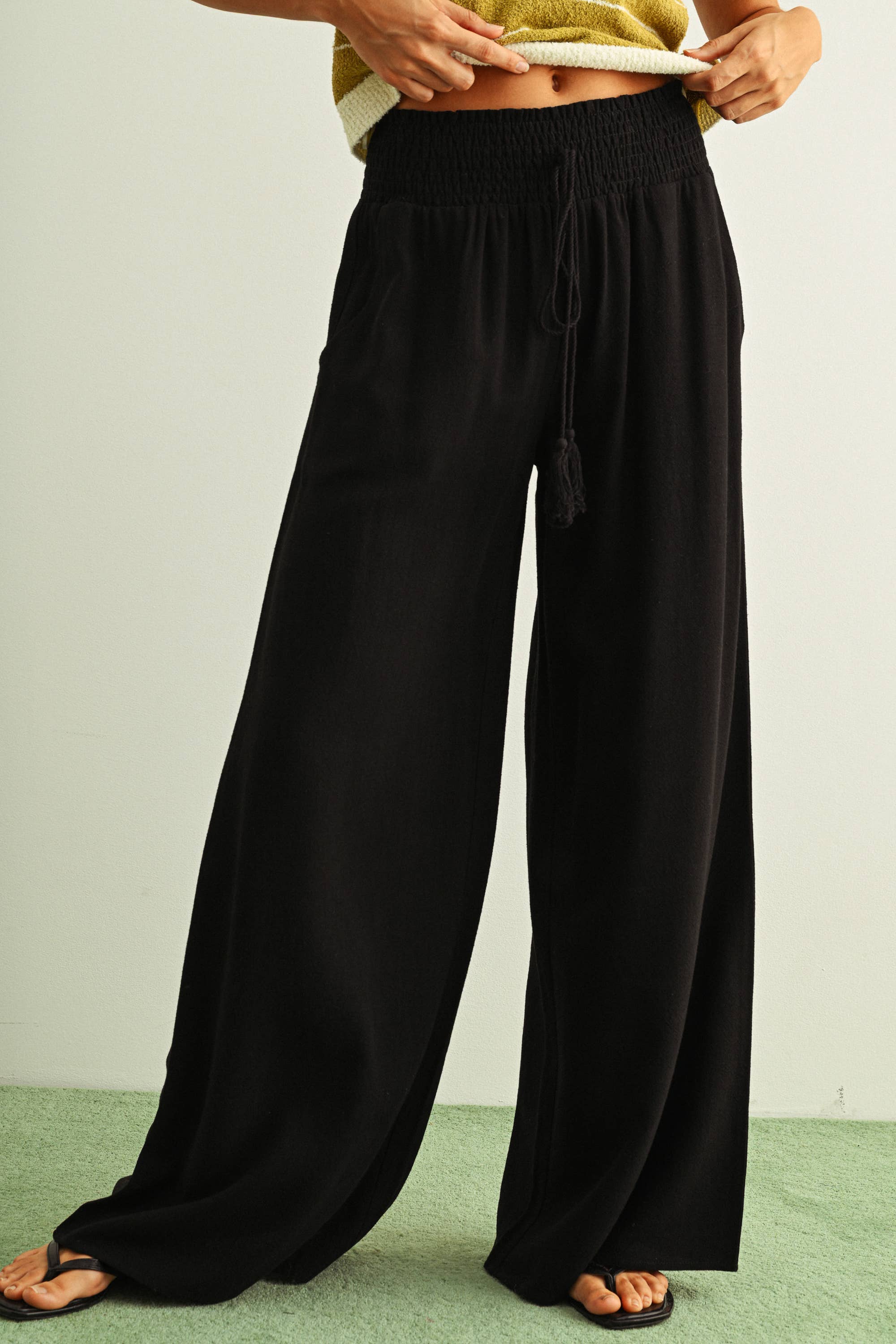 MMP469 COTTON LINEN SMOCKED WAIST PANTS WITH TASSEL