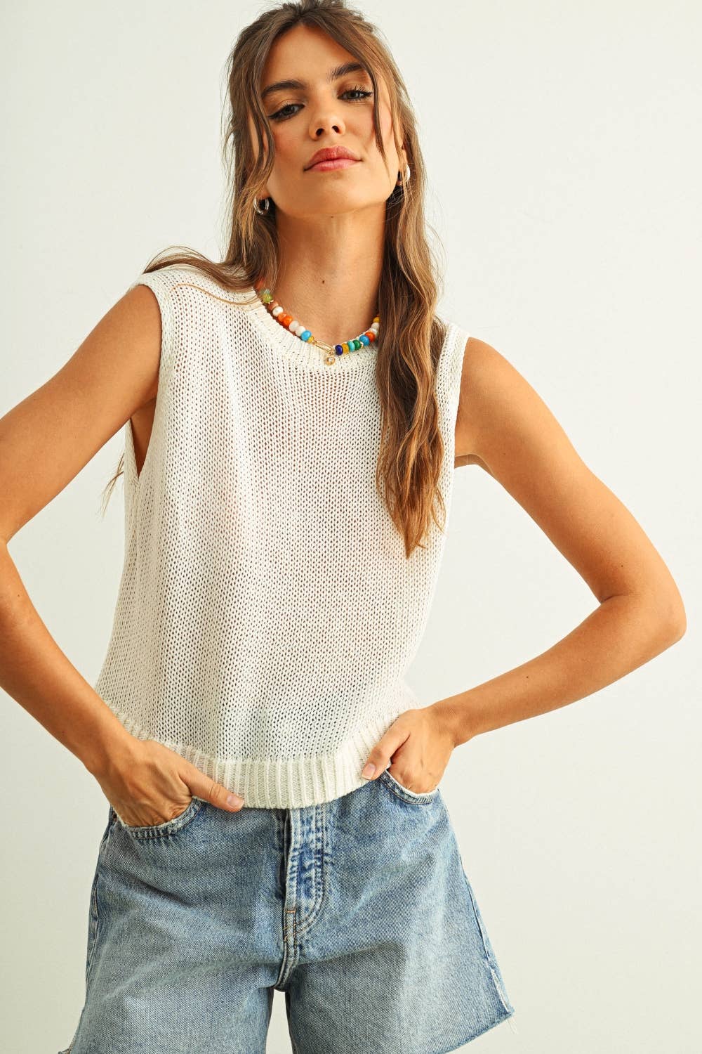 T6342 SLEEVELESS KNITTED TOP - WHITE