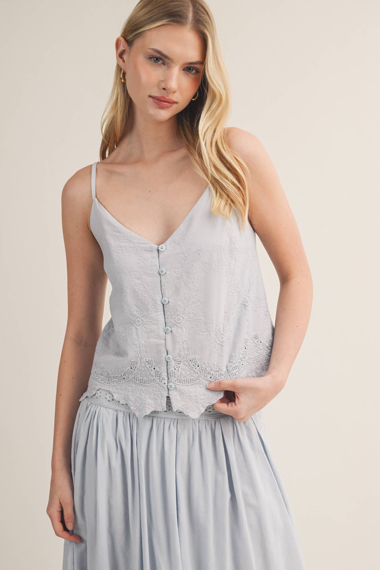 EMBROIDERED SCALLOP HEM CAMI TOP