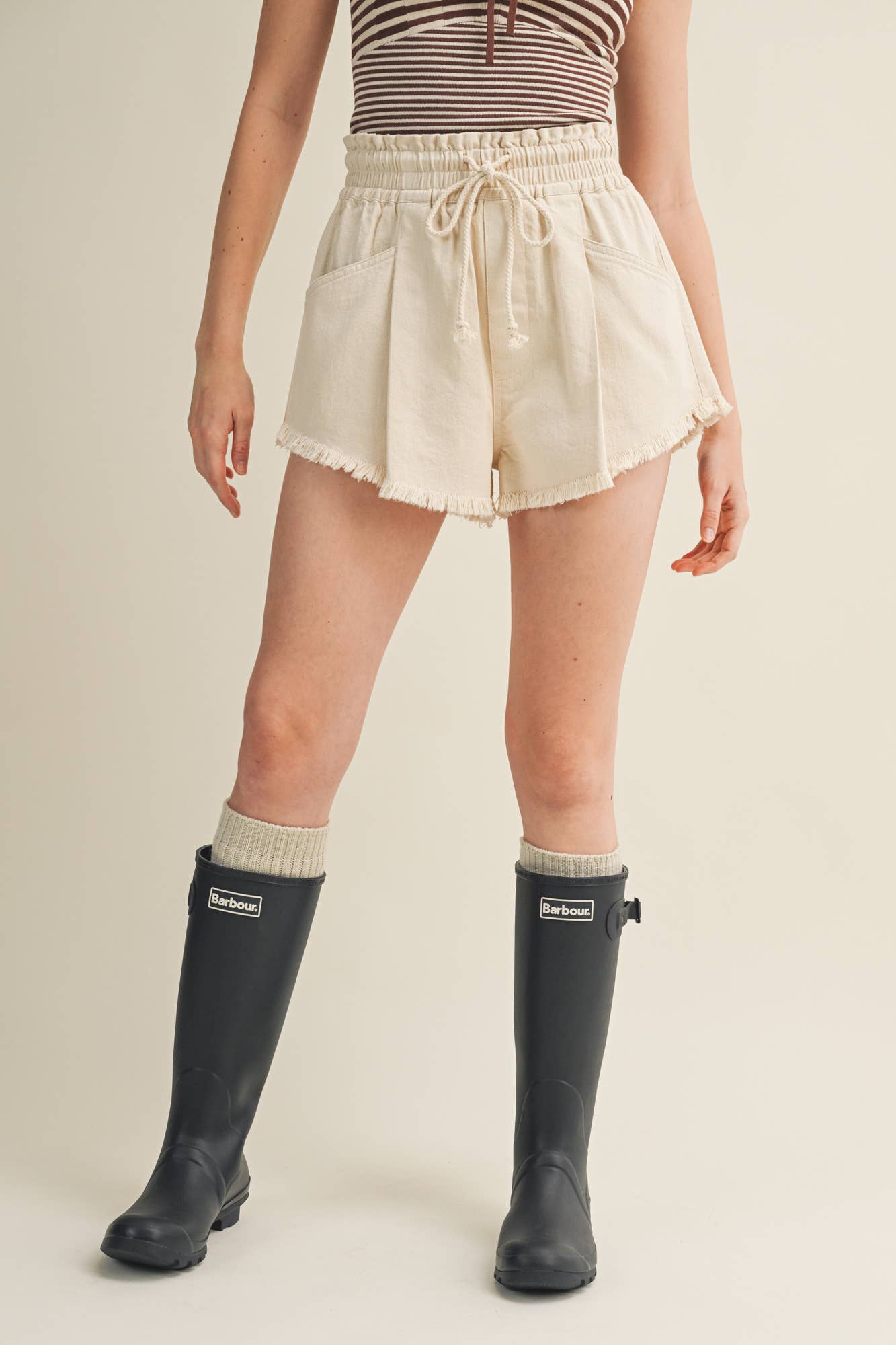 FRAYED-HEM HIGH WAIST SHORTS