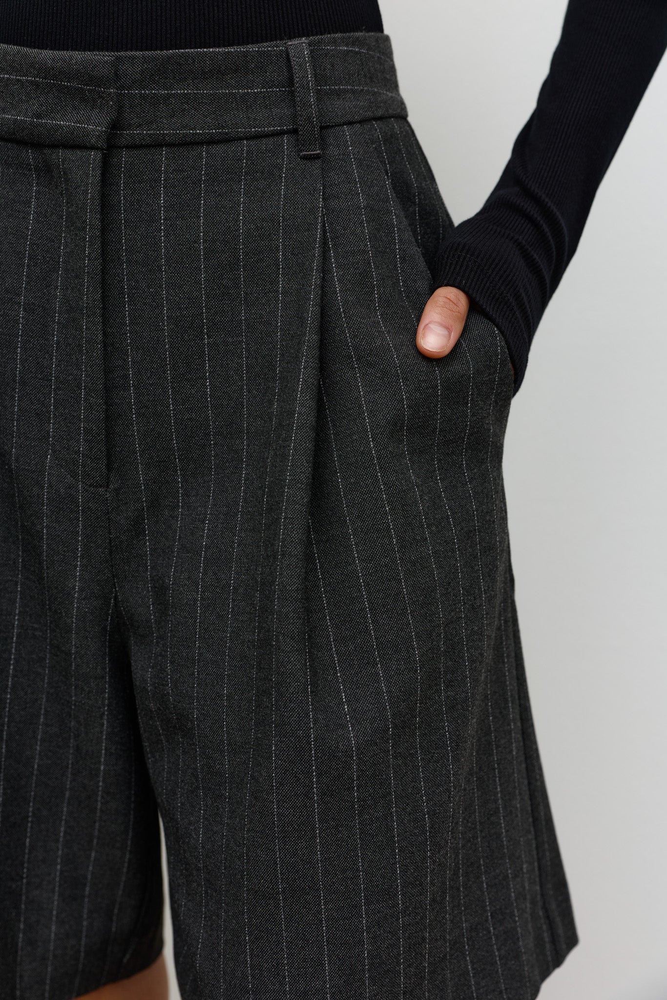 MIKA SHORT - STONE & PINSTRIPE