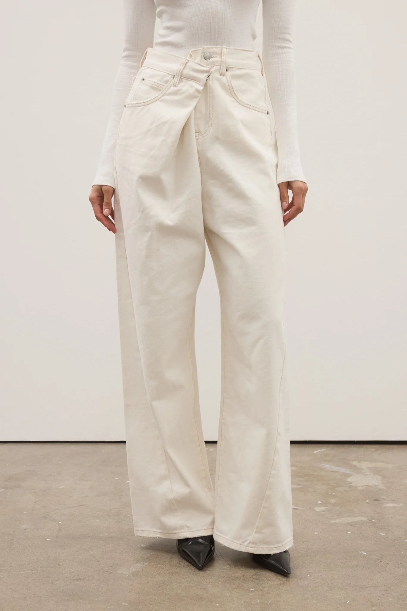 Regalia Jean – Geisha White