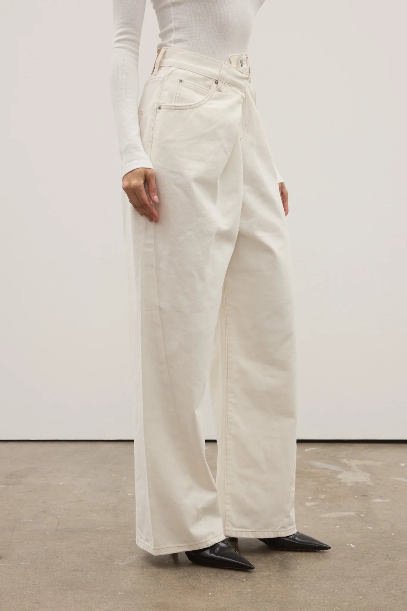 Regalia Jean – Geisha White