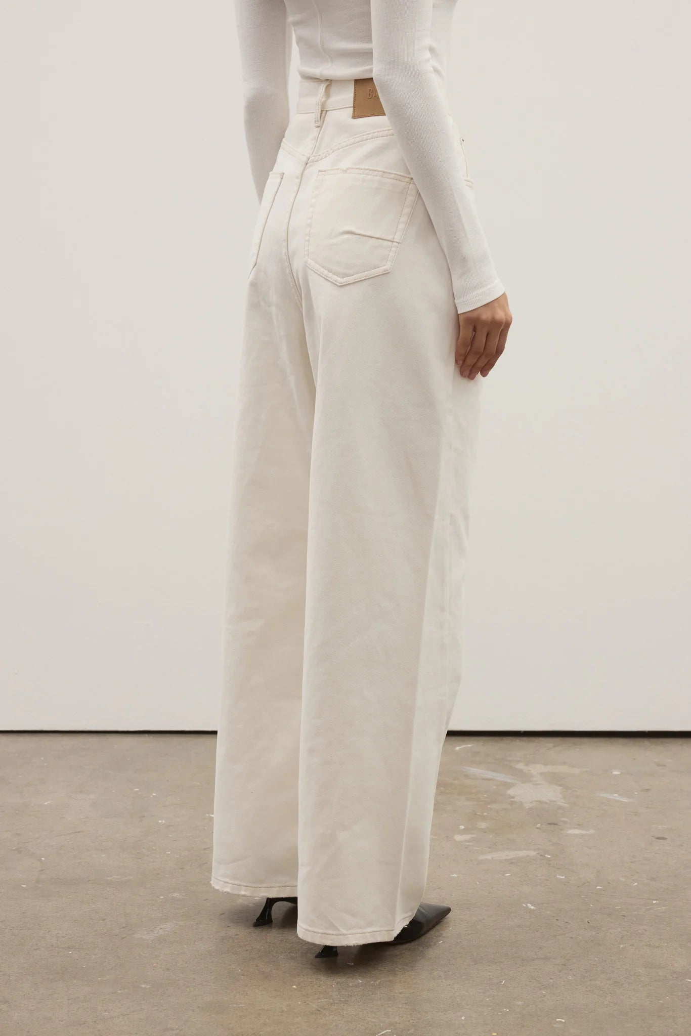 Regalia Jean – Geisha White