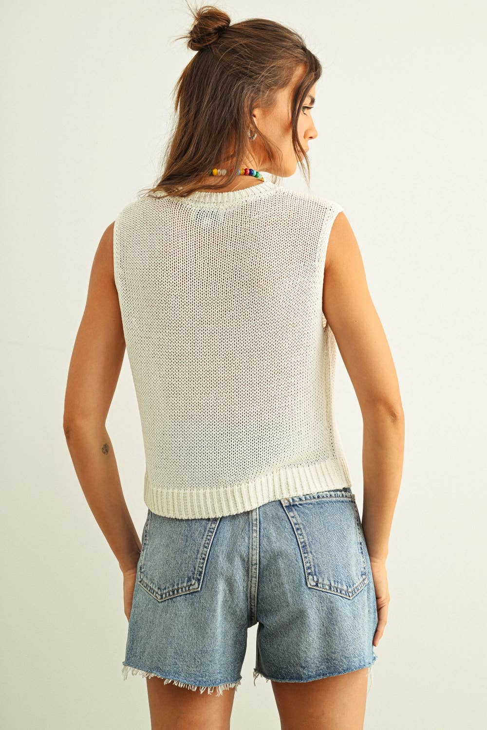 T6342  SLEEVELESS KNITTED TOP - WHITE