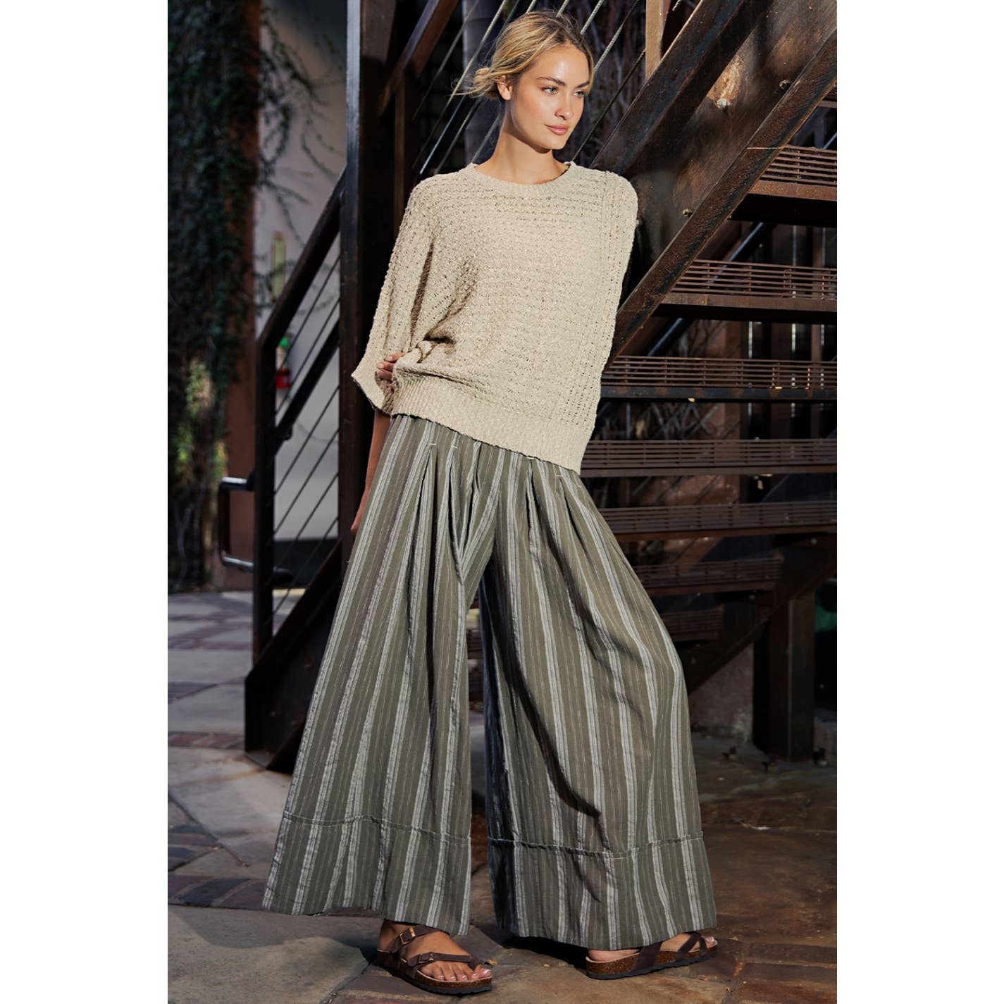 STRIPE WIDE LEG CROP PANTS