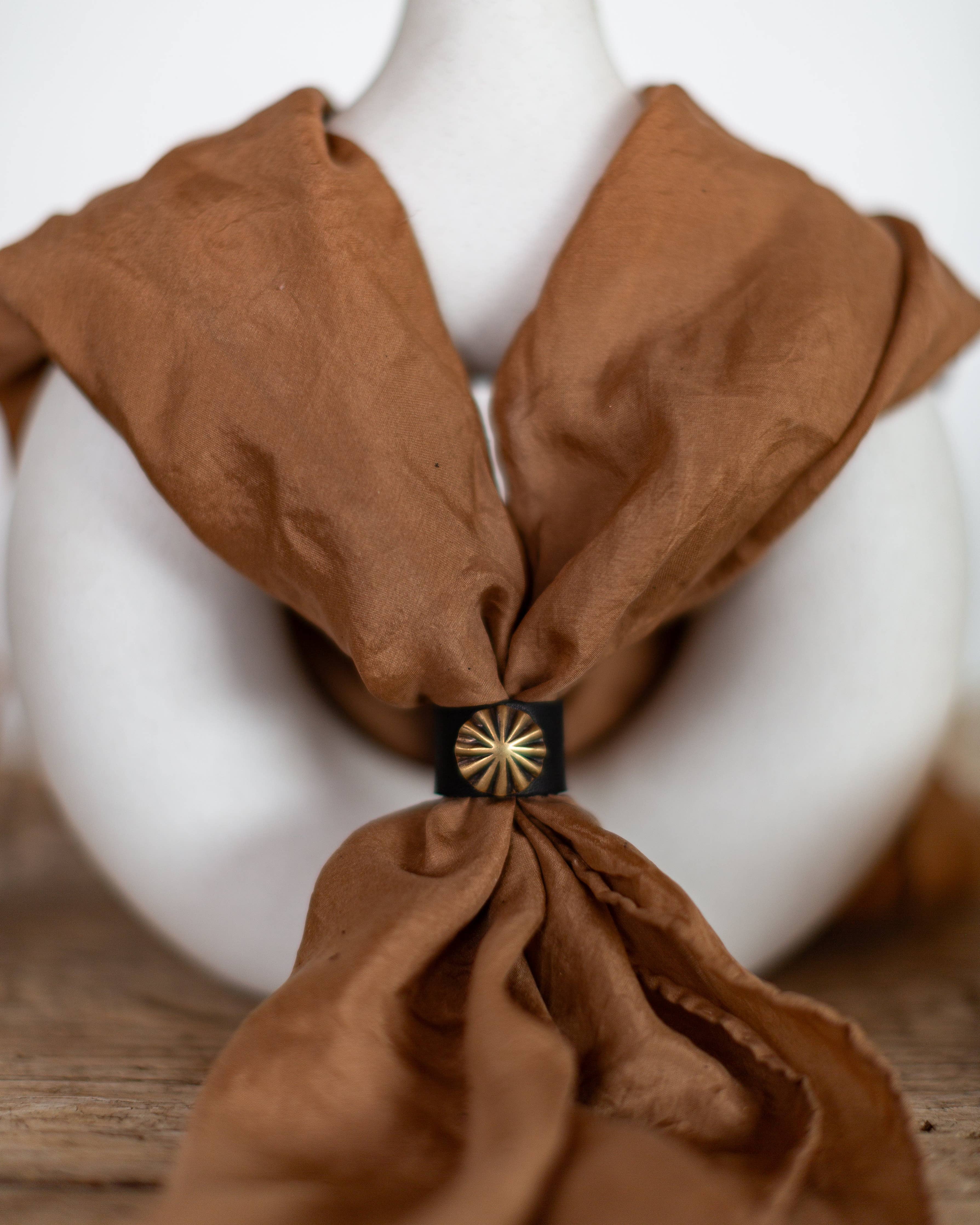 LEATHER SCARF SLIDE