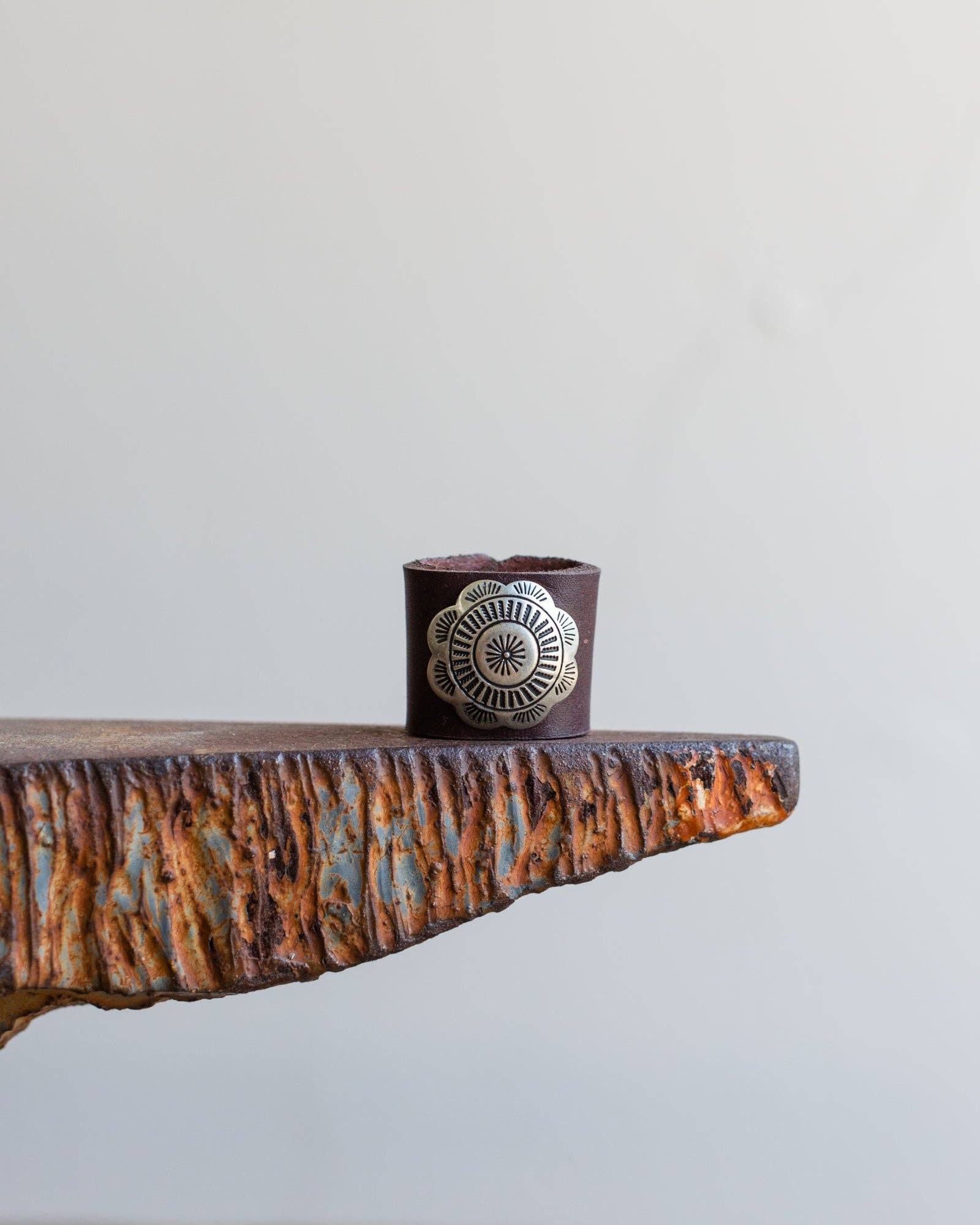 LEATHER SCARF SLIDE