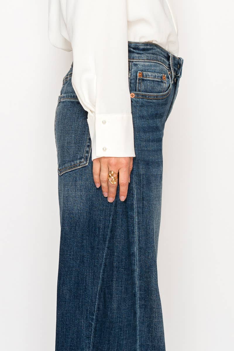 HIGH RISE RELAXED TAPERED DARK WASH BARREL JEANS