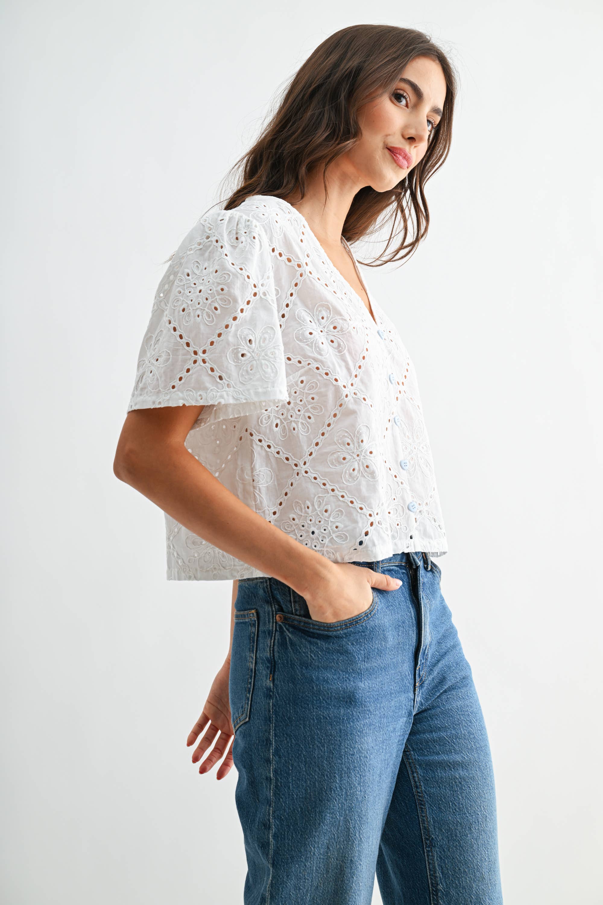 CMT26708 White Broderie Anglaise Short Sleeve Blouse