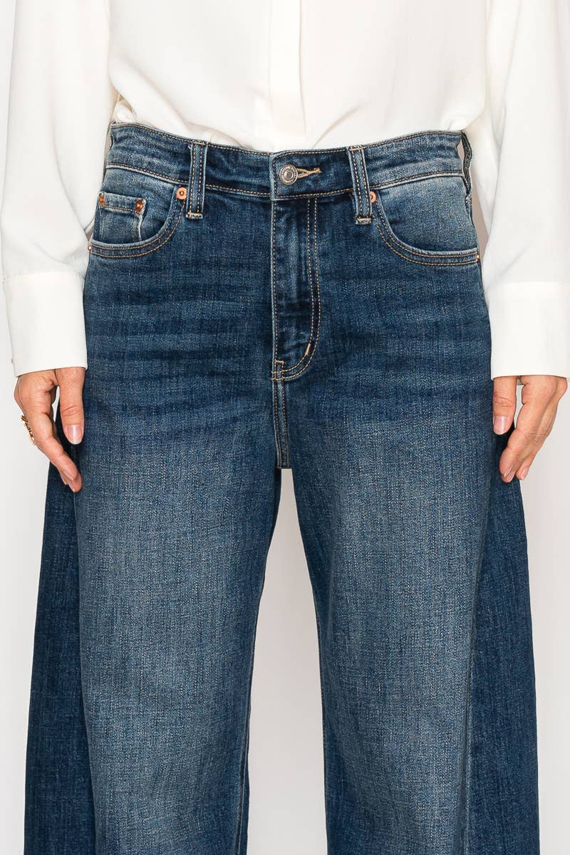 HIGH RISE RELAXED TAPERED DARK WASH BARREL JEANS