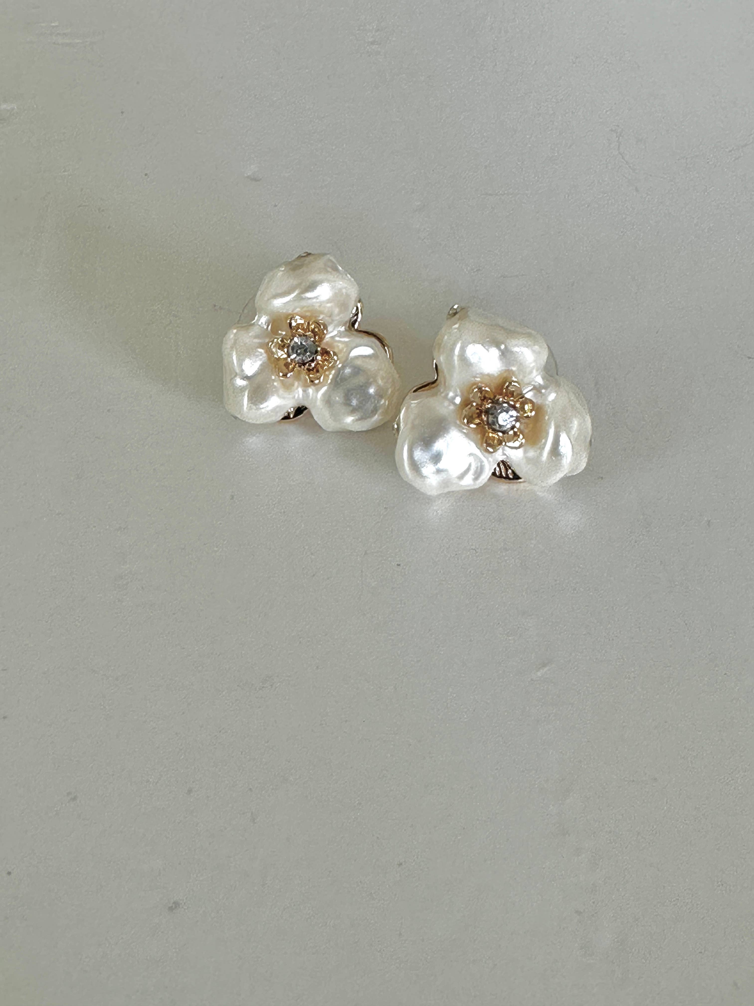 Pearl studs-cvps-BEST SELLER