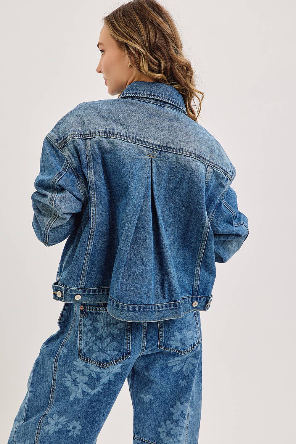 BOYFRIEND DENIM JACKET WITH A  MODERN TWIST