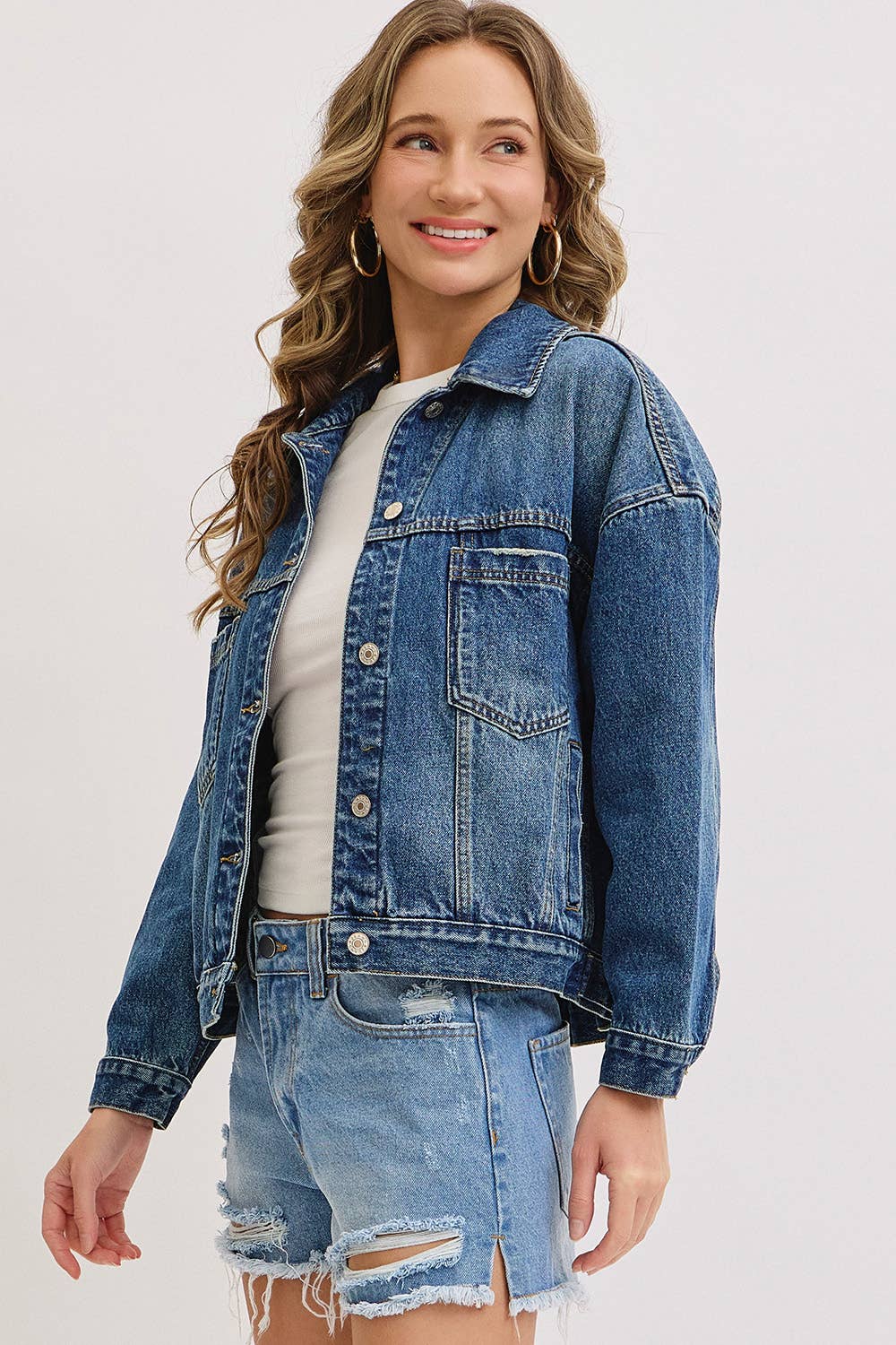 BOYFRIEND DENIM JACKET WITH A  MODERN TWIST