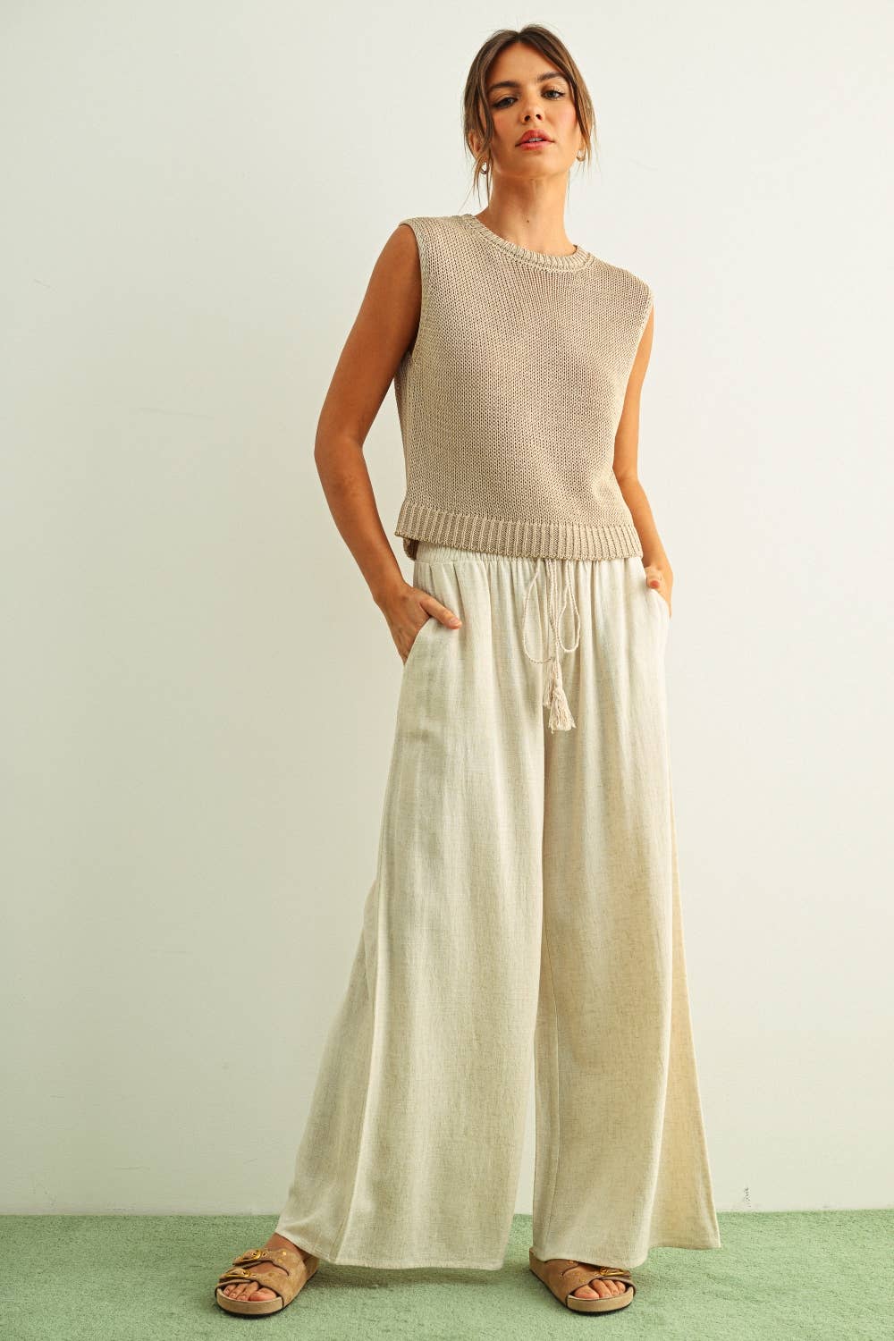 T6342  SLEEVELESS KNITTED TOP - STONE