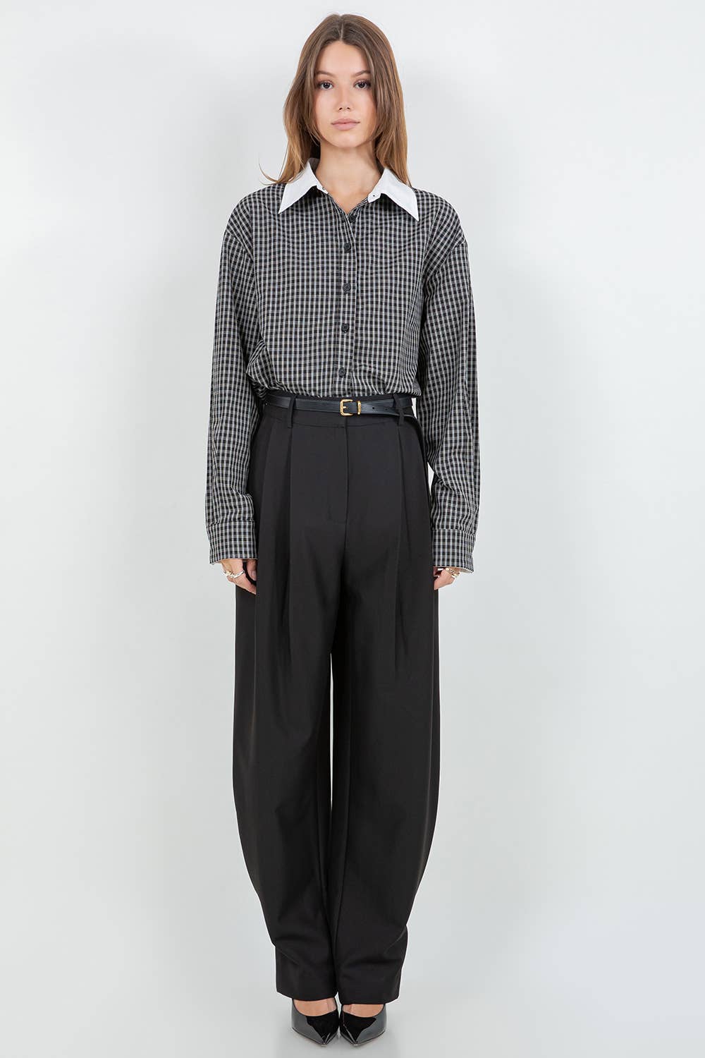 SOFT WOVEN PLEATED TROUSERS W TAPERED LEG OPENING - BLACK