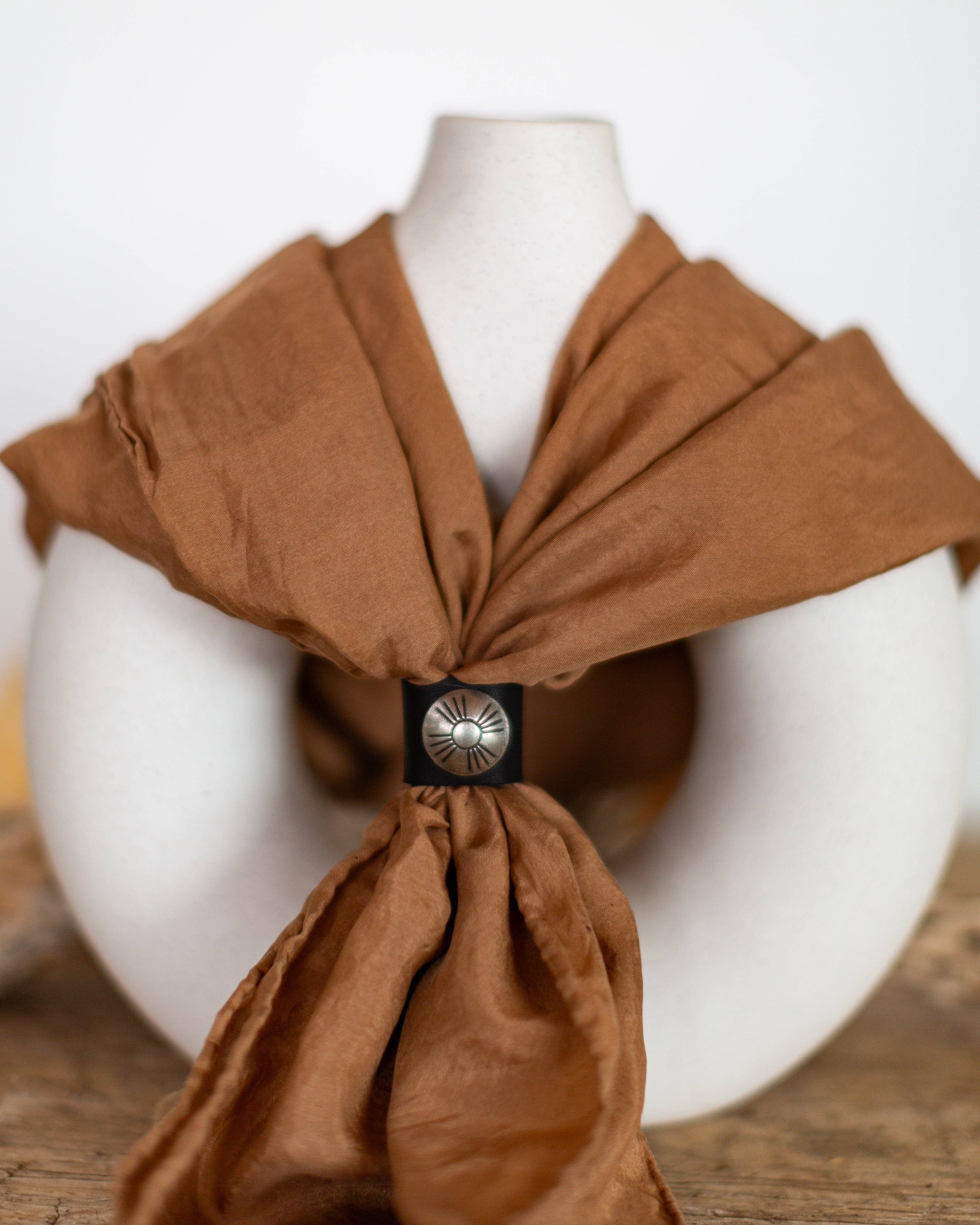 LEATHER SCARF SLIDE