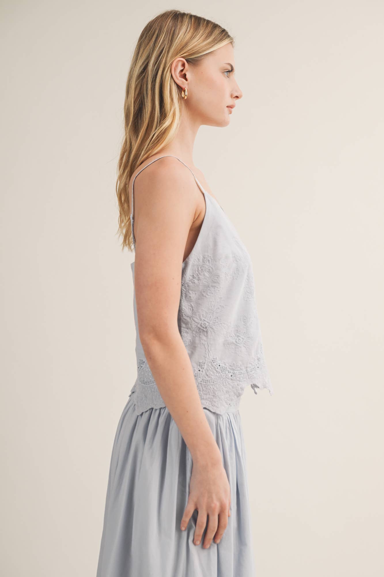 EMBROIDERED SCALLOP HEM CAMI TOP
