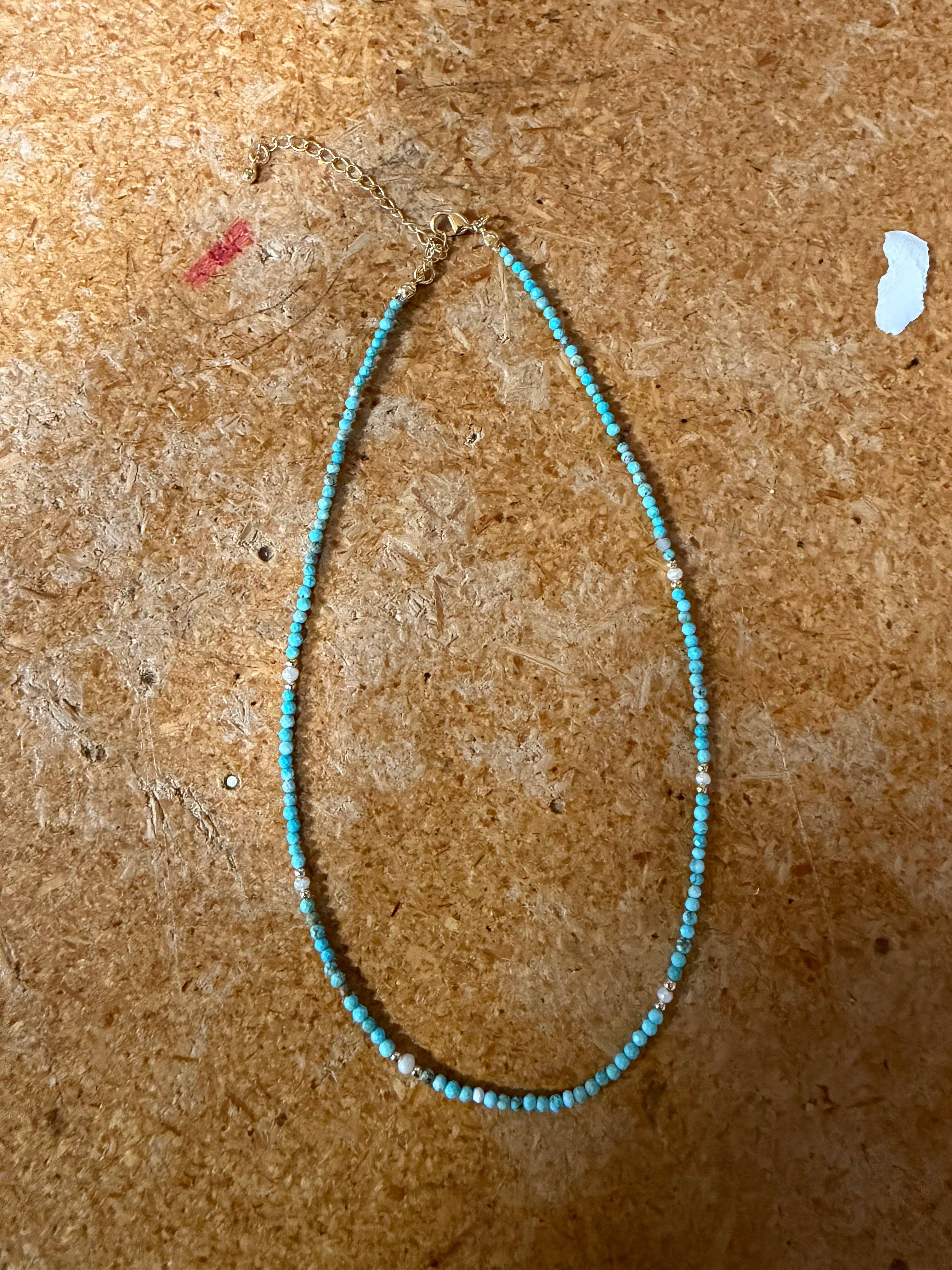 MINI TURQ BEAD NL WHT BEAD ACCENTS